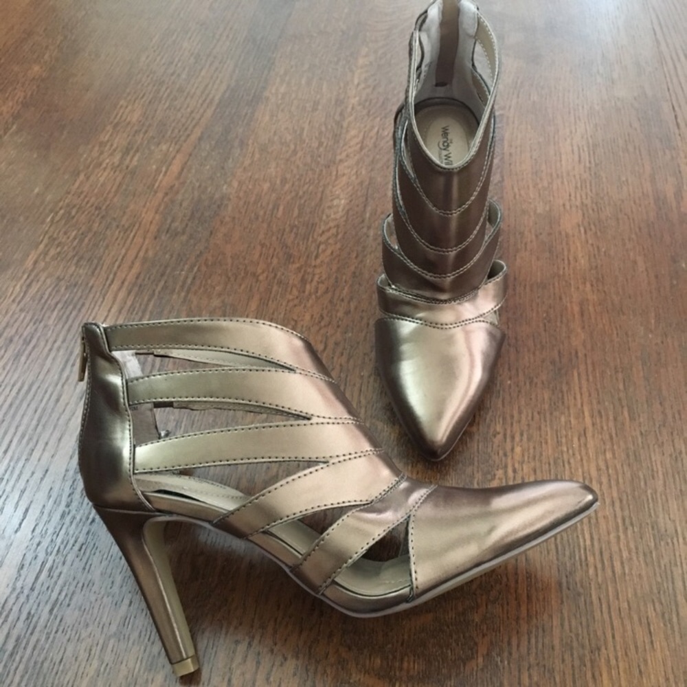 Cut Out Pointed Toe Booties - Picture 6 of 8